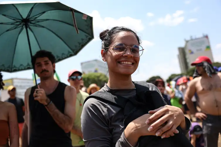 Brasília (DF), 21/09/2025 - Sara Santos participou de ato contra o projeto de Anista aos golpistas de 8/1 e a PEC da Blindagem, que busca dar ao congresso a prerrogativa de autorizar abertura de processos contra parlamentares.  Foto: Marcelo Camargo/Agência Brasil