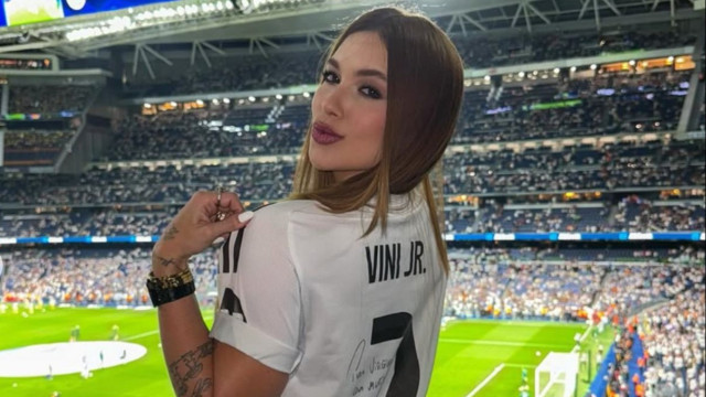 Vini Jr. marca dois gols com Virginia Fonseca na arquibancada