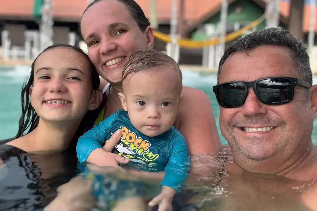 José e Ana Carolina com os filhos Ana Sofia e Mateo durante um momento em família. - Foto: José Barros