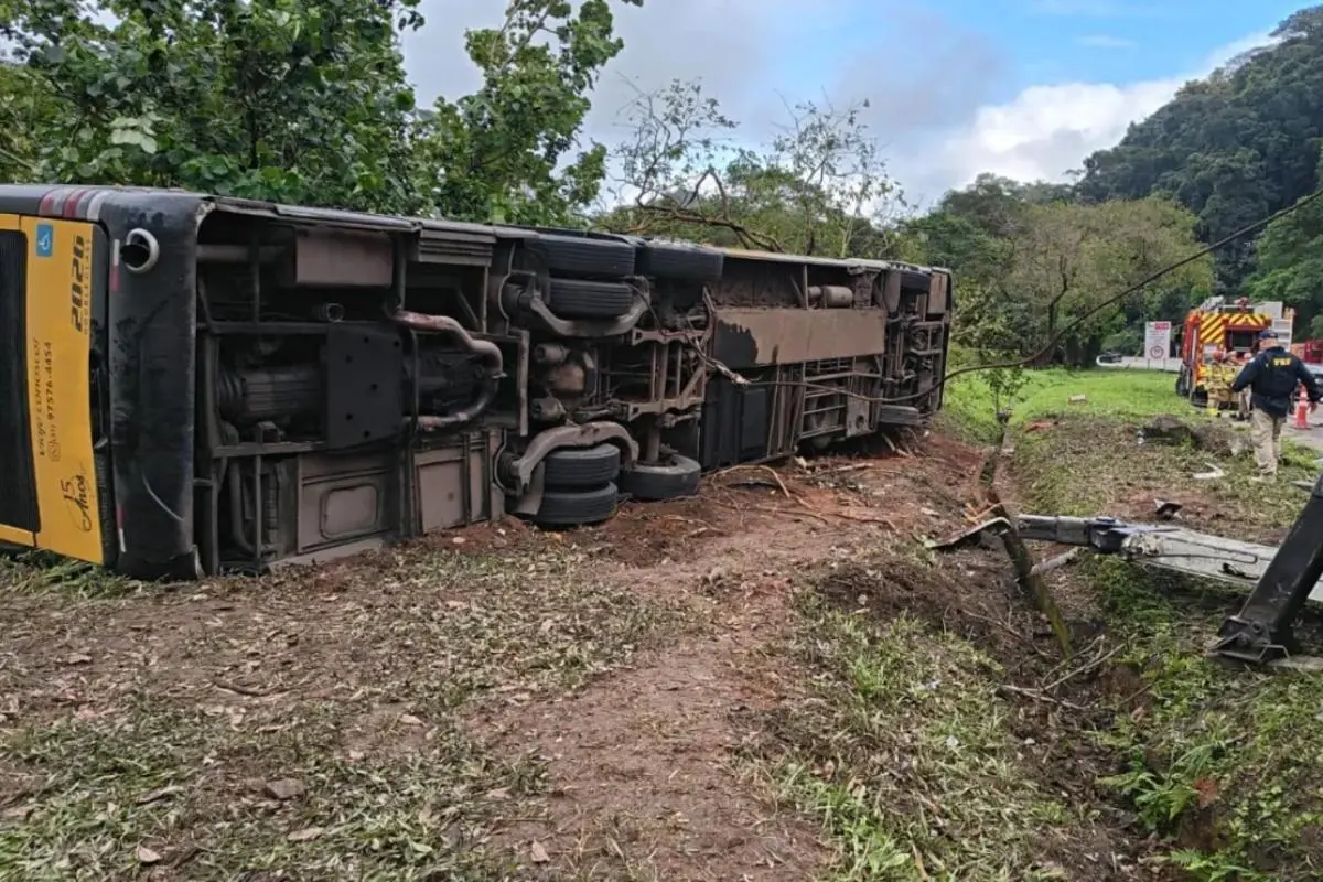 Veículo envolvido no acidente não estava habilitado para operar a viagem, segundo a agência federal. (Foto: CBMERJ)