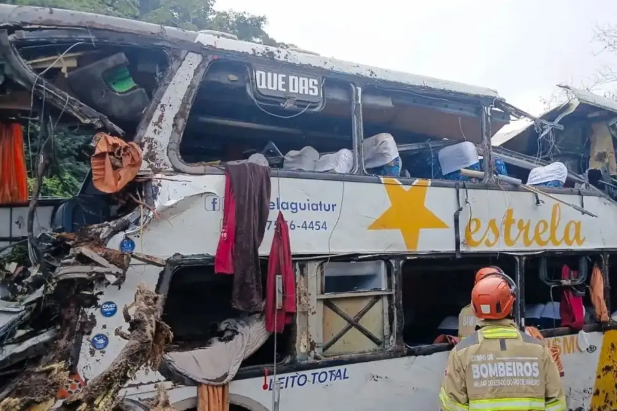 Onibus tomba Petropolis foto reproducao