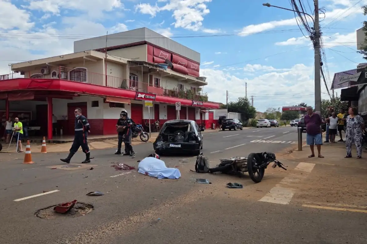 acidente com motociclista e carro