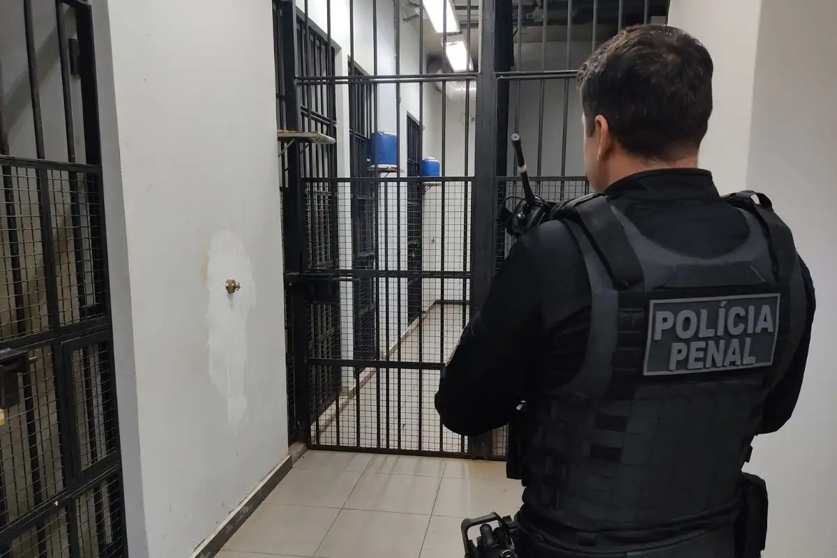 Mulher trans é solta após nove meses em presídio masculino. - Foto: PJC