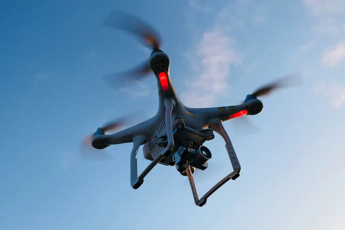 Pilotos de drone não podem tratar o voo como uma atividade sem riscos. (Foto: Unsplash)