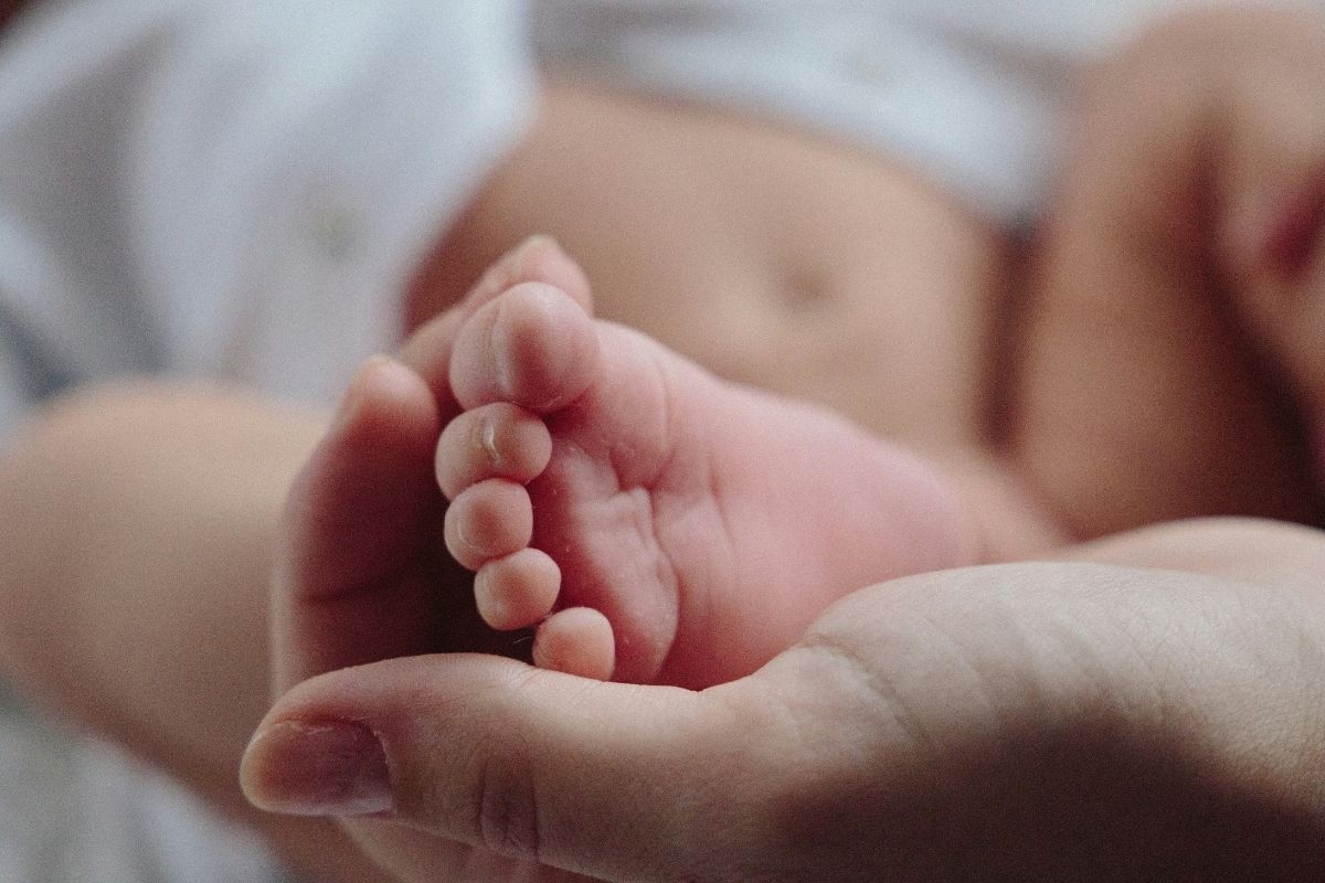 pés de um bebê (Foto: Unsplash)