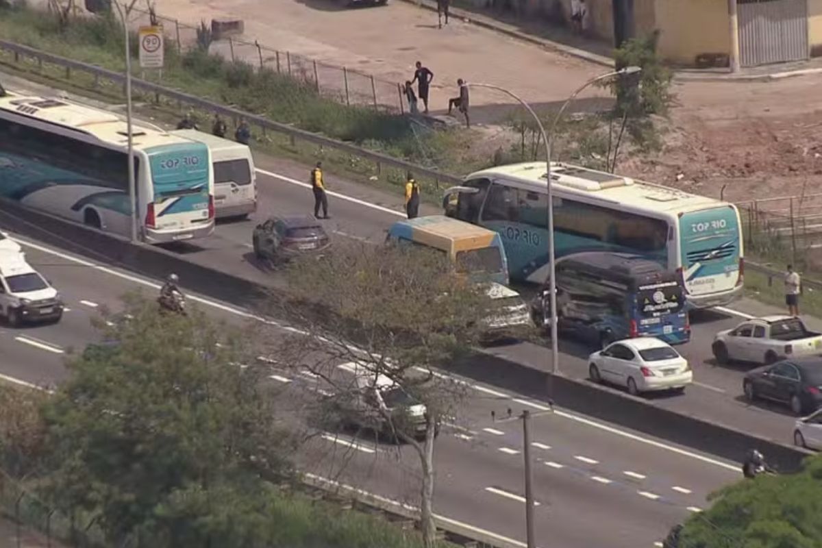 Bandidos tomam onibus Rio de Janeiro foto allan cavalcante tv globo 3