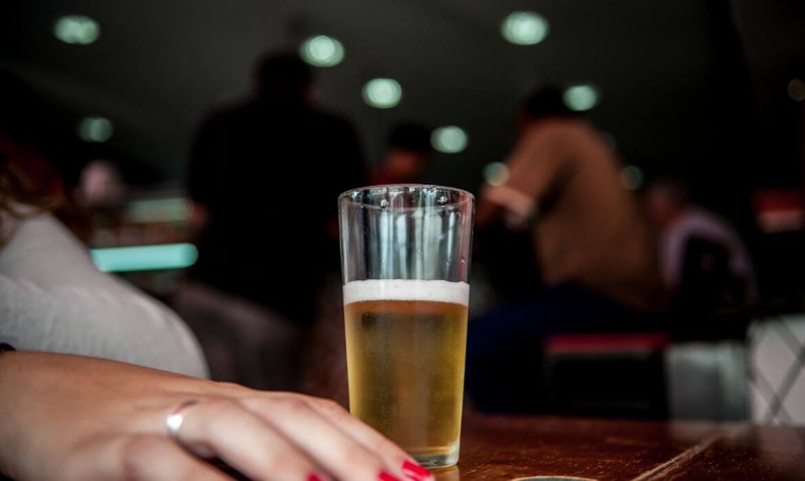 Excesso de bebida alcoólica é comum entre os foliões no carnaval