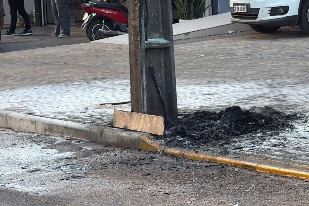 Homem teve 80% do corpo queimado após explosão de transformador. - Foto: Corpo de Bombeiros