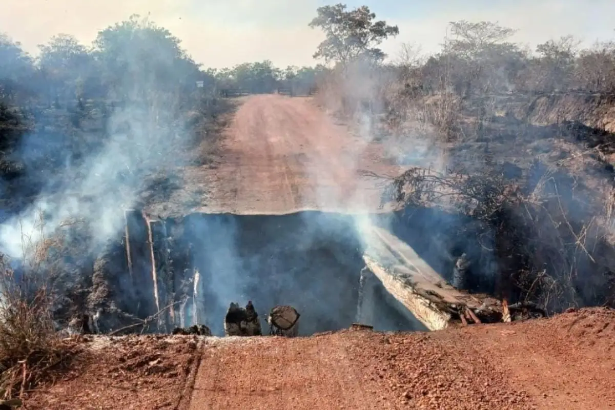 Incendio ponte Agua Boa foto Reproducao