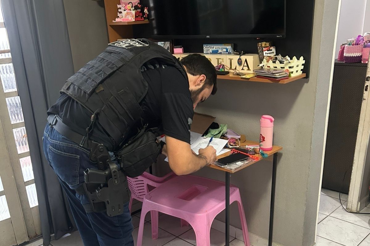 Grupo que aplicava golpes pela internet é alvo de operação em Cuiabá. - Foto: PJC