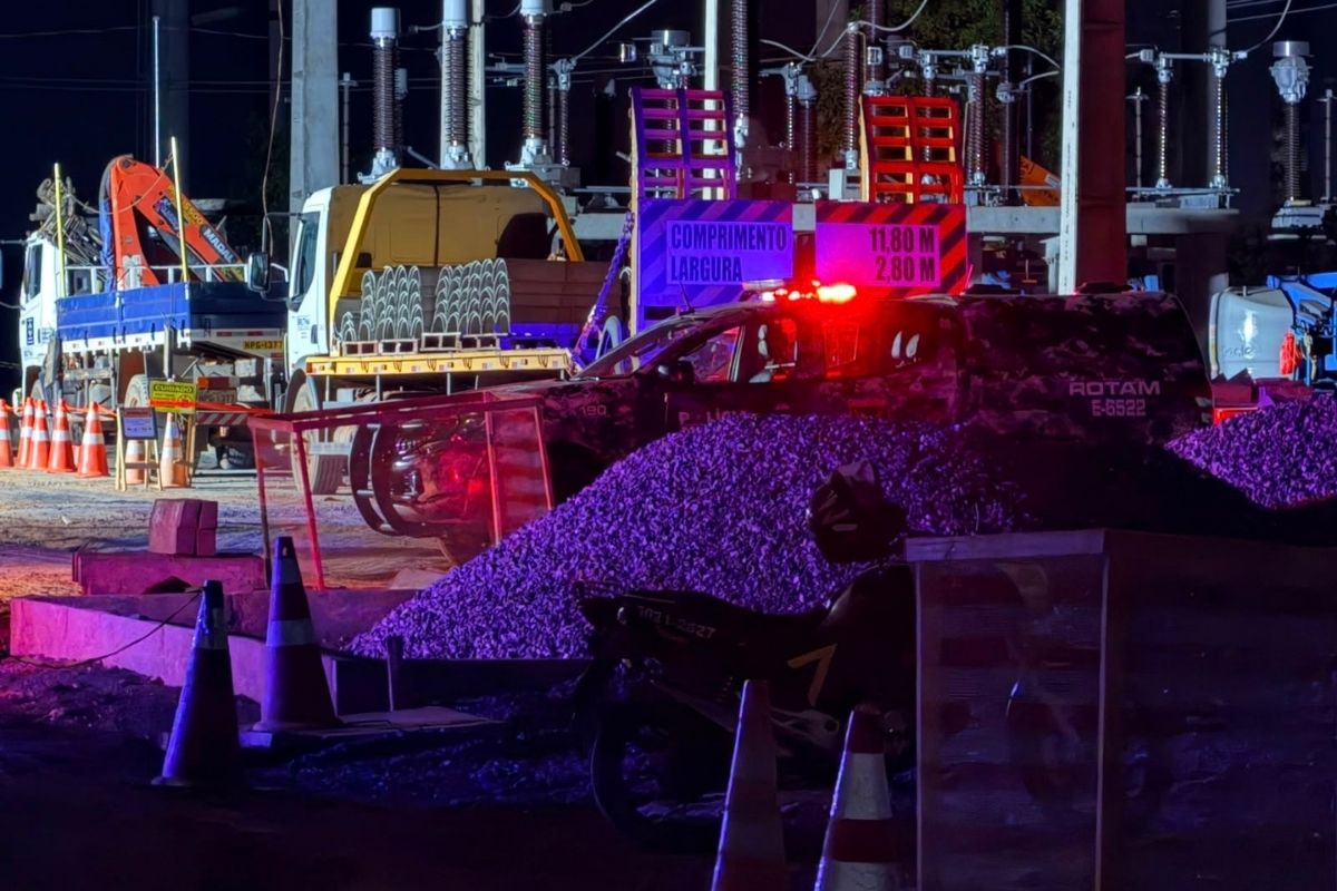Tentativa de assalto à subestação de energia terminou com um suspeito morto e dois fugitivos. - Foto: Foto: Serginho Lapada/Cedida