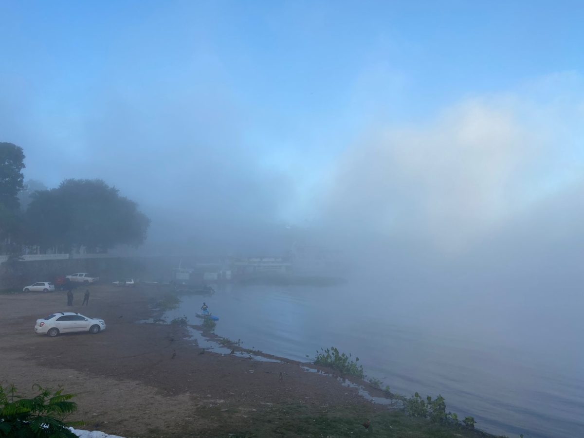 Nevoeiro no Rio Paraguai, na manhã desta quinta-feira; corpo foi encontrado boiando nas águas do rio, na semana passada (Foto: Caio Tumelero)