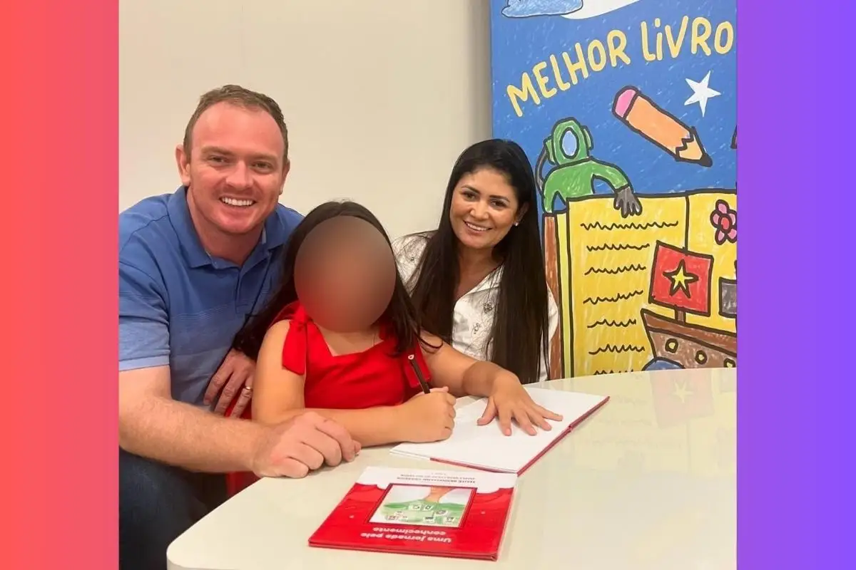 Na foto, o suspeito Daniel Frasson, ao lado da mulher, Gleici Oliboni, de 42 anos, e da filha de 7 anos (Foto: Reprodução)