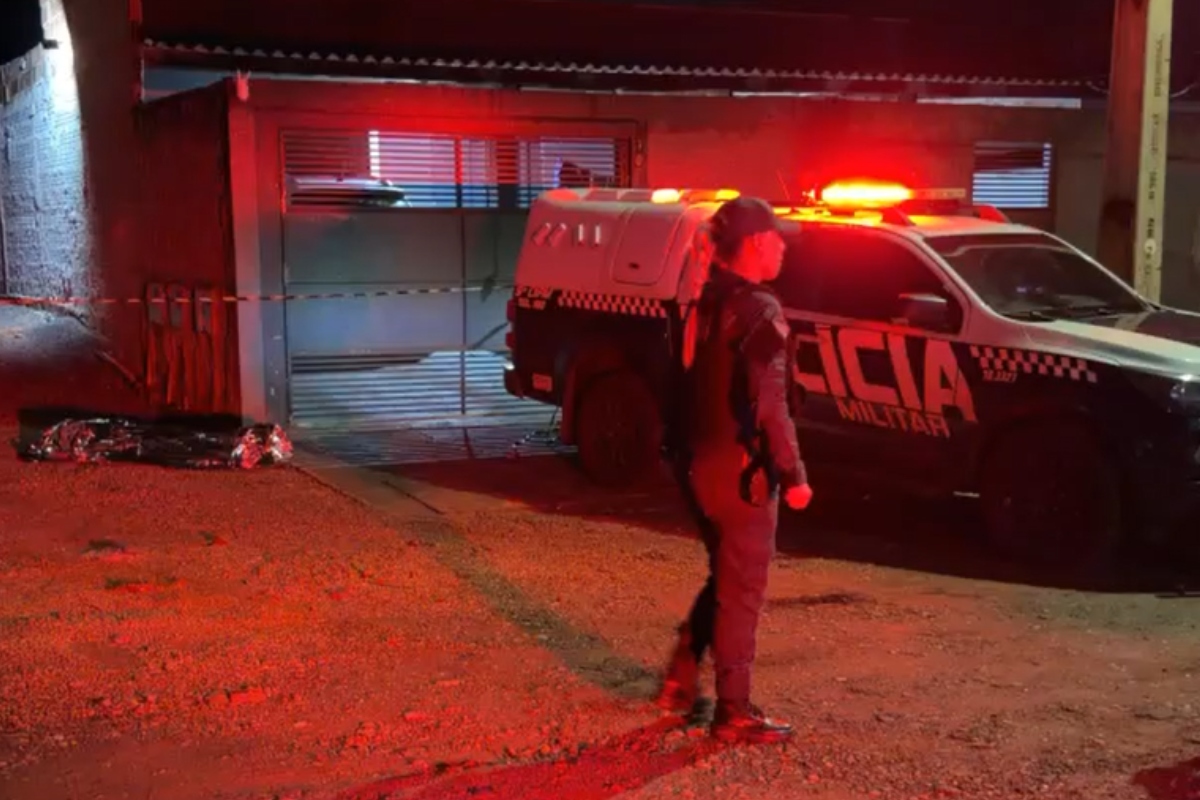 polícia no local de assassinato de jovem dourados