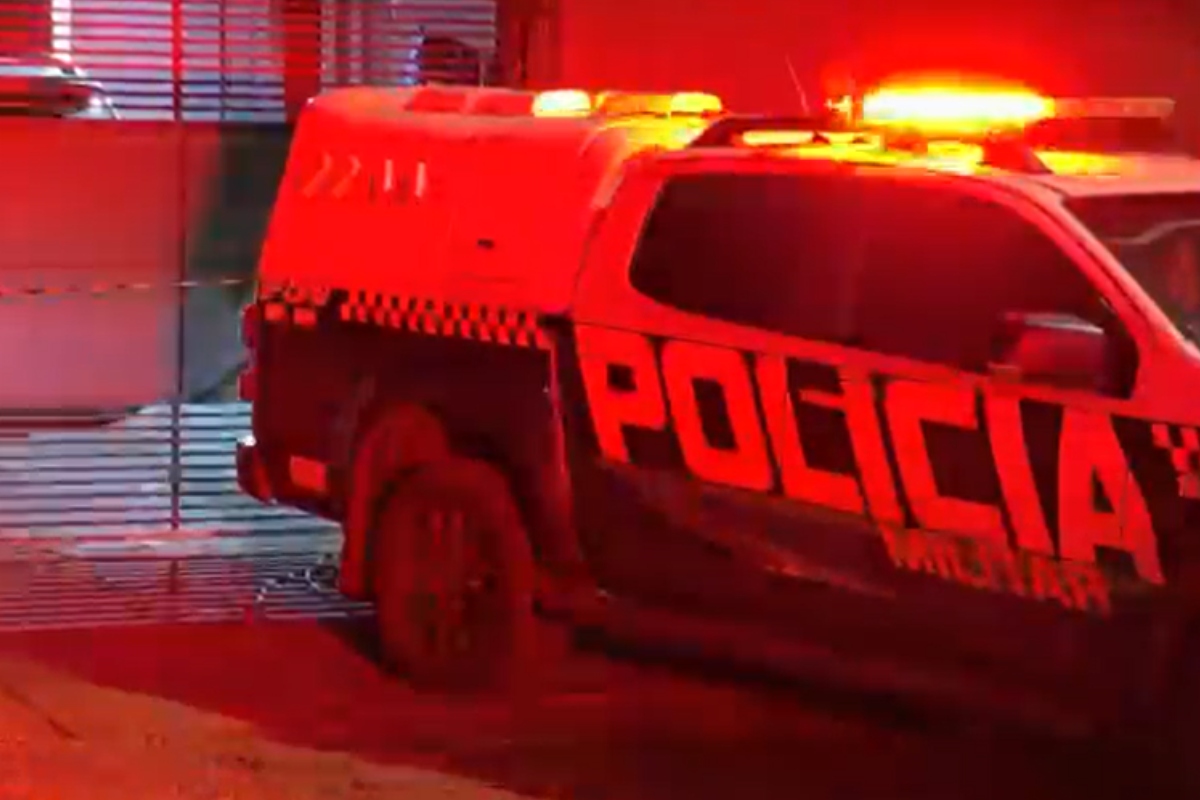 polícia no local de assassinato de jovem dourados