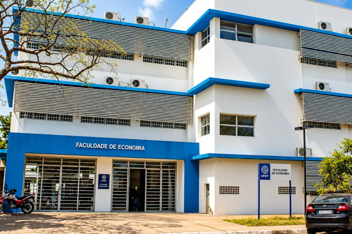 Fachada da Faculdade de Economia da UFMT