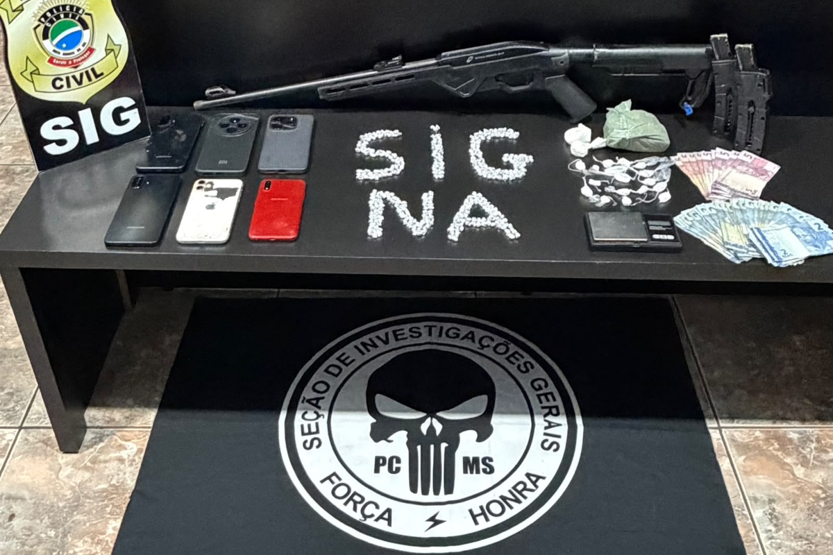 materiais apreendidos com adolescentes. arma, celulares e drogas